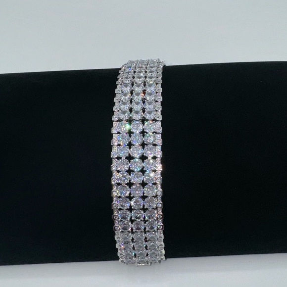 58ct Cuff Bracelet - Picture 9 of 12